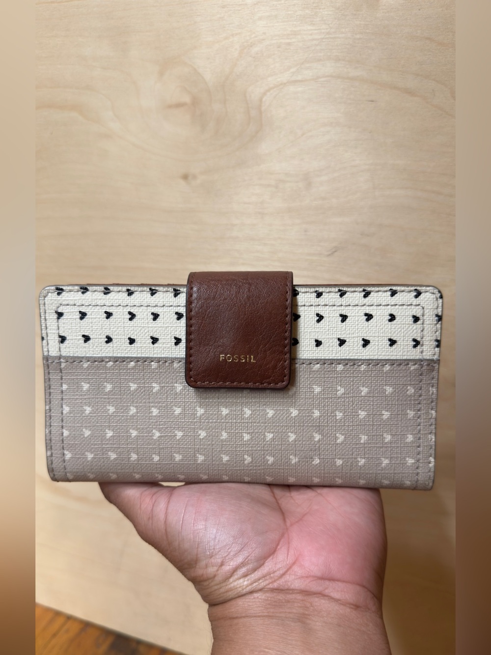 Fossil Beige & Brown Heart Accent Card Holder Wallet